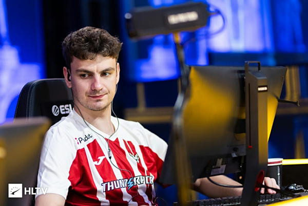 C9发文告别中单选手EMENES：希望你接下来一切顺利！