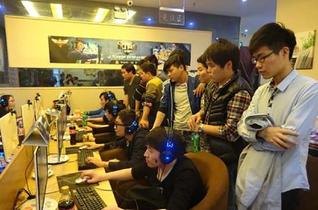 LPL夏季赛：FPX问题连连，季后赛能稳吗？